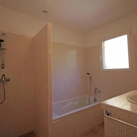 Spacious In Provence With Private Pool Villa *